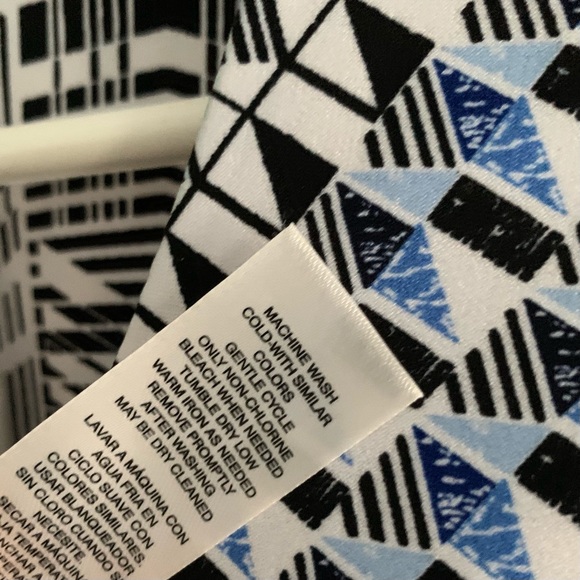 SOLD White House Black Market Cap-Sleeve Geo Printed Sheath Dress Size 2P (NWOT) - Picture 5 of 5